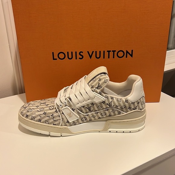 Louis Vuitton Trainer Sneaker - Picture 6 of 11